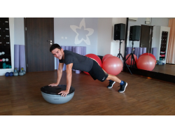 Individuální trénink s vlastní váhou těla s využitím balančních pomůckek
